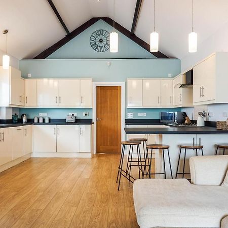 The Beach House - Fully Refurbed March 2024 Oystermouth Kültér fotó